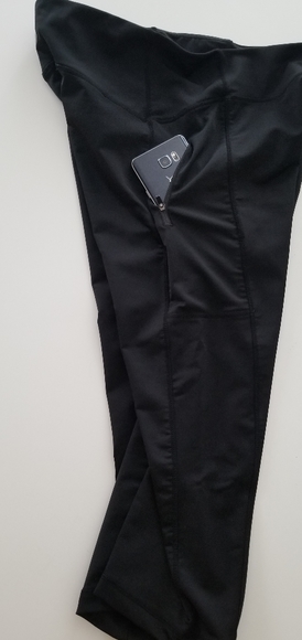 Black Total Comfort Capris Workout Pants w Pockets - Picture 3 of 6